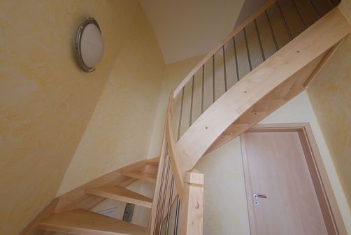 Treppengeländer Kombination Holz / Aluminium gebürstet