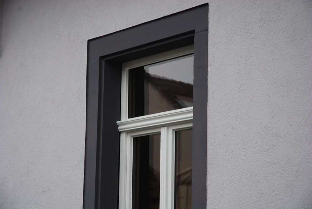 Altstadtfenster Holz weiß mit Zierleiste