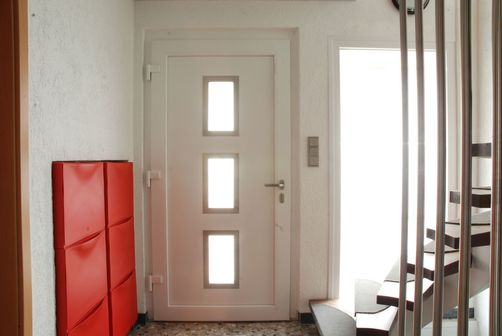 Kunststoff Haustür mit Kunststofffüllung mit Lichtausschnitt dreigeteilt