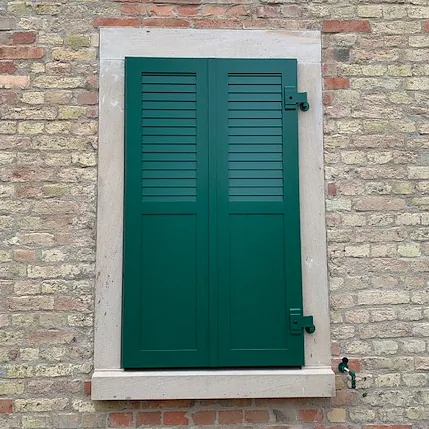 Aluminium-Klappladen in RAL-Lackierung 
