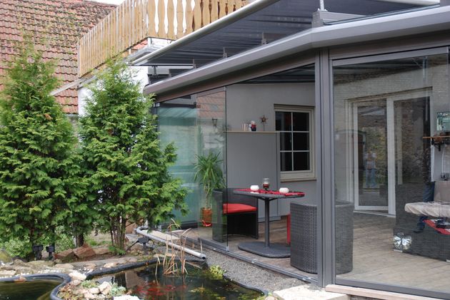 Terrasse als Glas-Oase mit Glas-Schiebe-Elementen
