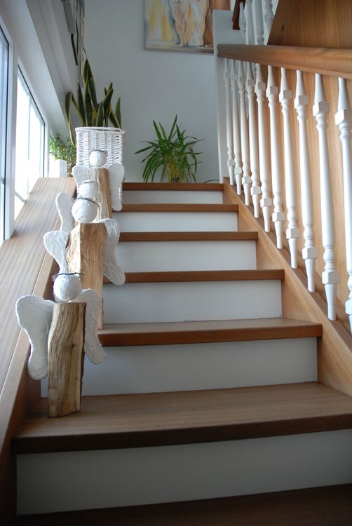 Treppenaufgang mit Stellstufe weiß