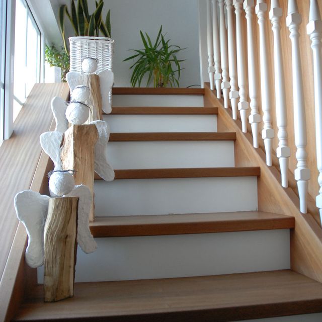 Treppenaufgang mit Stellstufe weiß